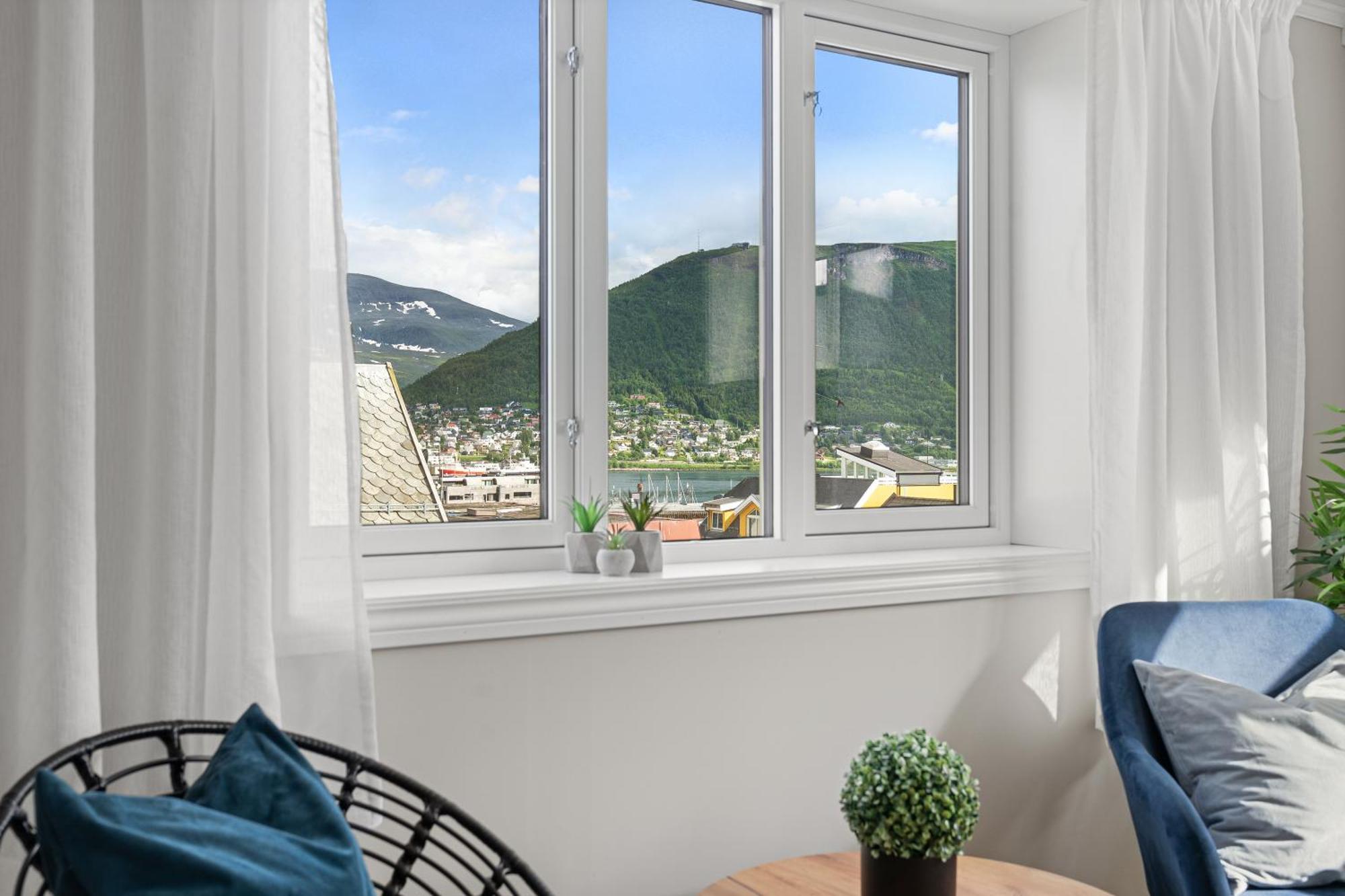 Arctic Homes - Historical Tromso House With View Exteriör bild