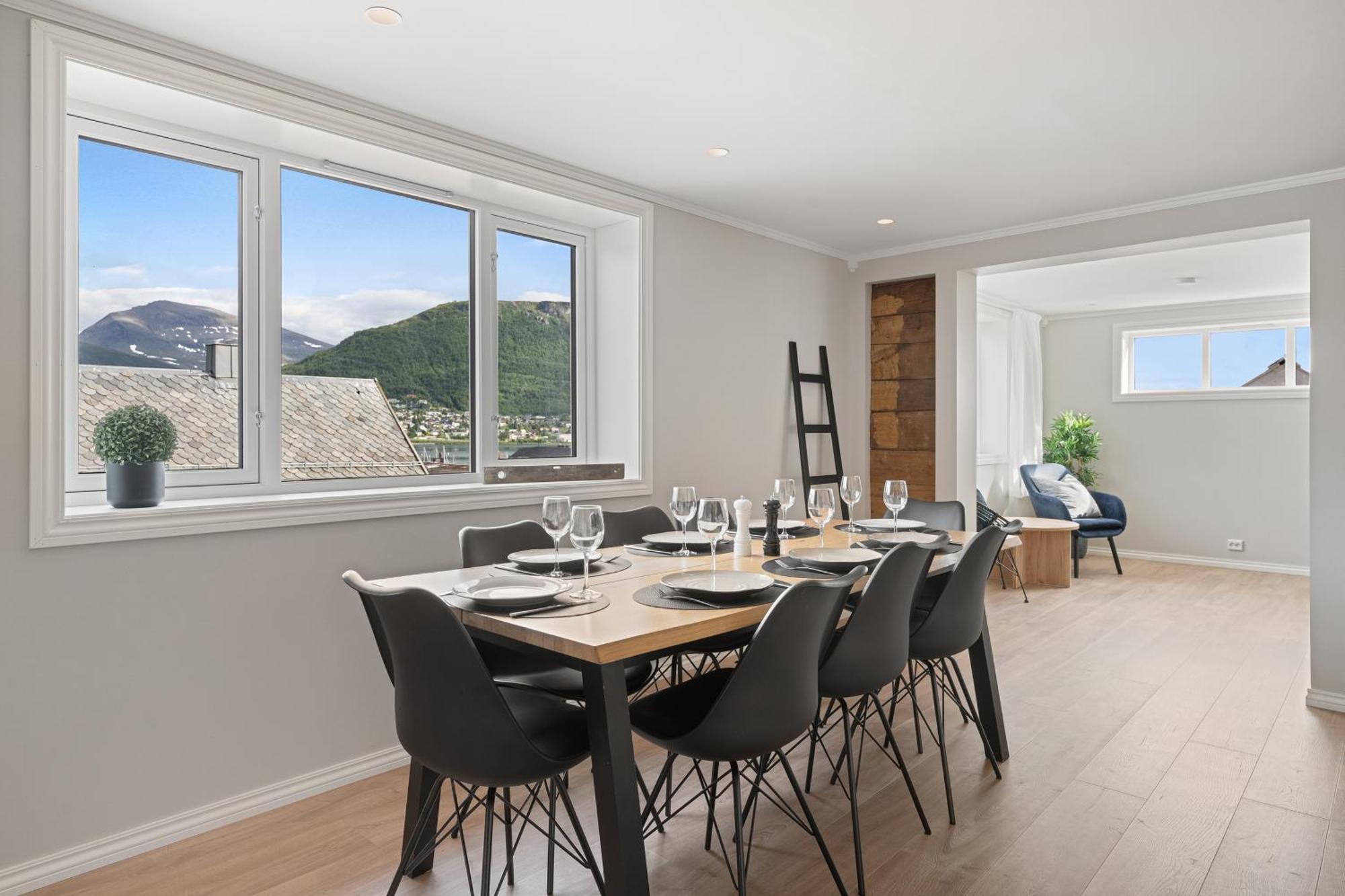 Arctic Homes - Historical Tromso House With View Exteriör bild